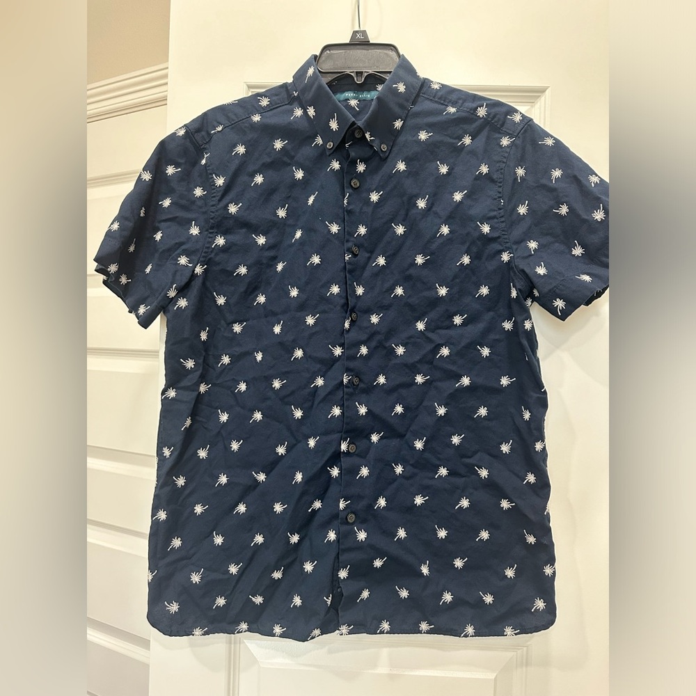 Perry Ellis Men’s Button Up